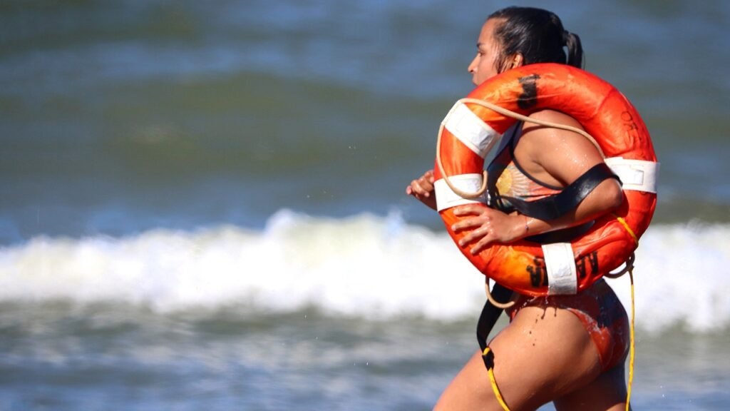 Lifeguards save young boy, 5 years old, as he’s pulled unconscious from ocean