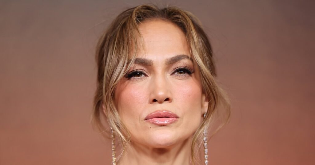 Jennifer Lopez Jumped on the Blazer Trend With This Sleek Style That’s a Transitional Hero