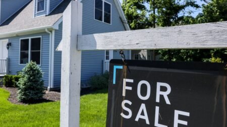 Mortgage rates fall for fifth week in a row, hover near 7%