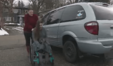 Okanagan man donates specialized van to family in need