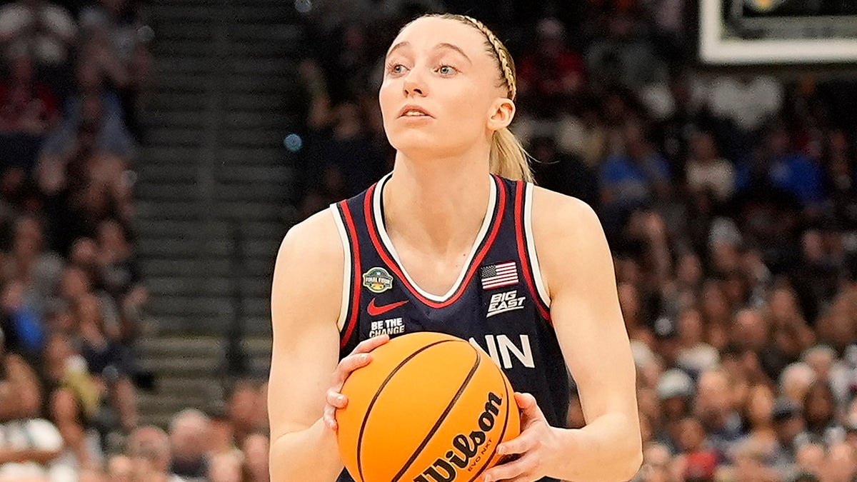 Paige Bueckers at the foul line