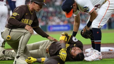 Padres' Luis Arraez stretchered off field after scary collision with Astros' Mauricio Dubon
