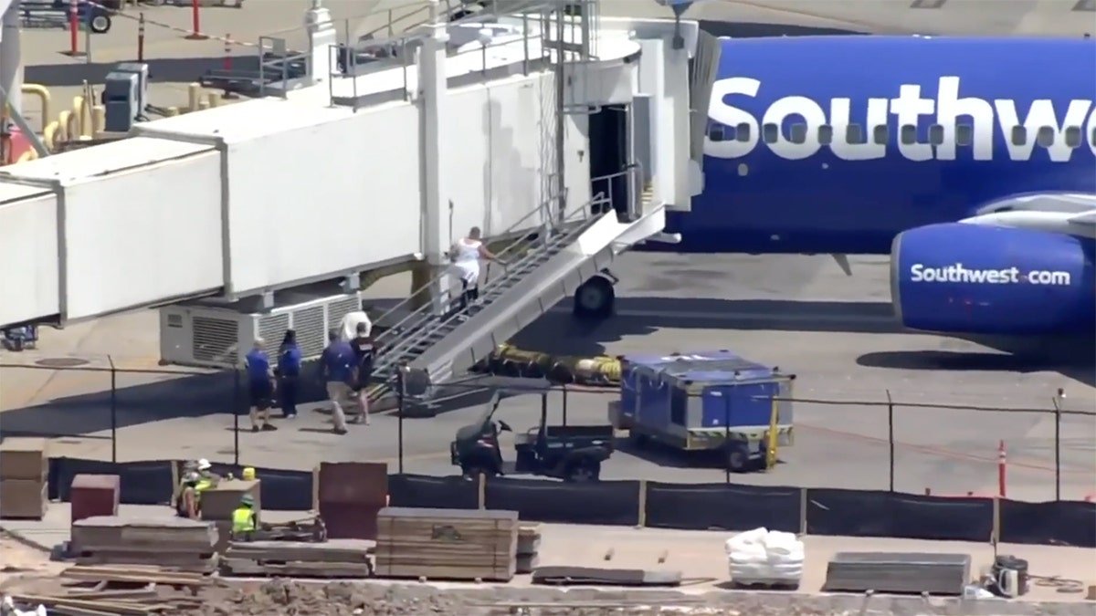 Southwest plane reports engine issue, returns to Houston airport