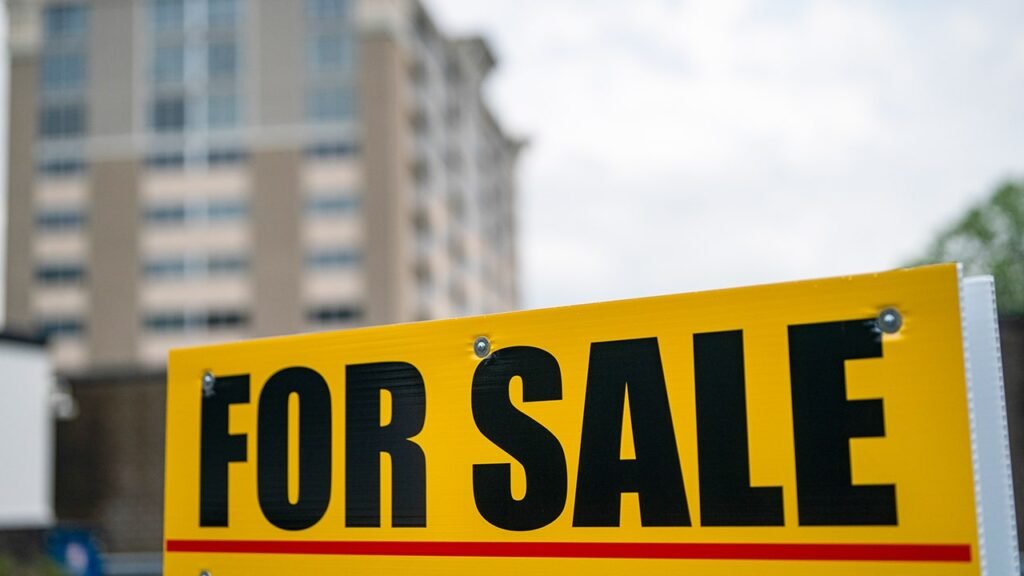 Mortgage rates fall for 2nd straight week, Freddie Mac says