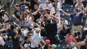 Dad goes viral after catching ball at Yankees game while daughter covers his eyes