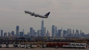 Newark air traffic controllers lost radar, radio communications with planes for over a minute, sparking chaos