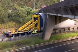 Part of Warrego Hwy closed after wind turbine gets stuck