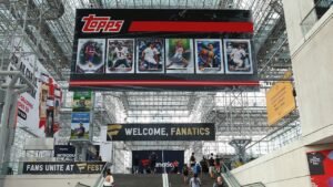 Sports fans can put skills to test vs pros at this year's Fanatics Fest for M grand prize