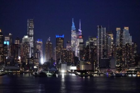 NYC’s trophy market of M-plus homes shows signs of ‘weakness’ after ‘wild swings in the stock market’