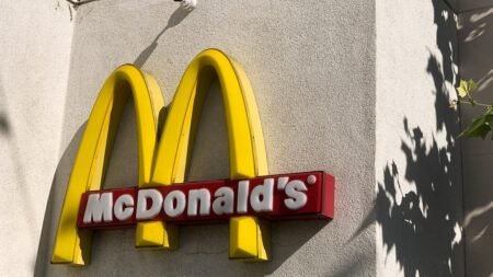 With economic uncertainty, Americans are spending less on fast food