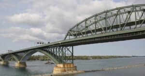 3 foreign nationals arrested at Ontario land border after illegal crossing: RCMP