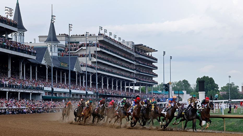 LOUISVILLE, KY - MAY 04: General view as the field heads around turn one in the 150th Kentucky Derby on May 04, 2024 at Churchill Downs in Louisville, Kentucky. (Photo by Joe Robbins/Icon Sportswire via Getty Images)