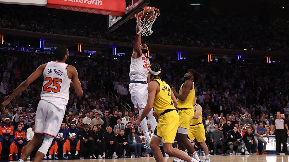 Karl-Anthony Towns shoots