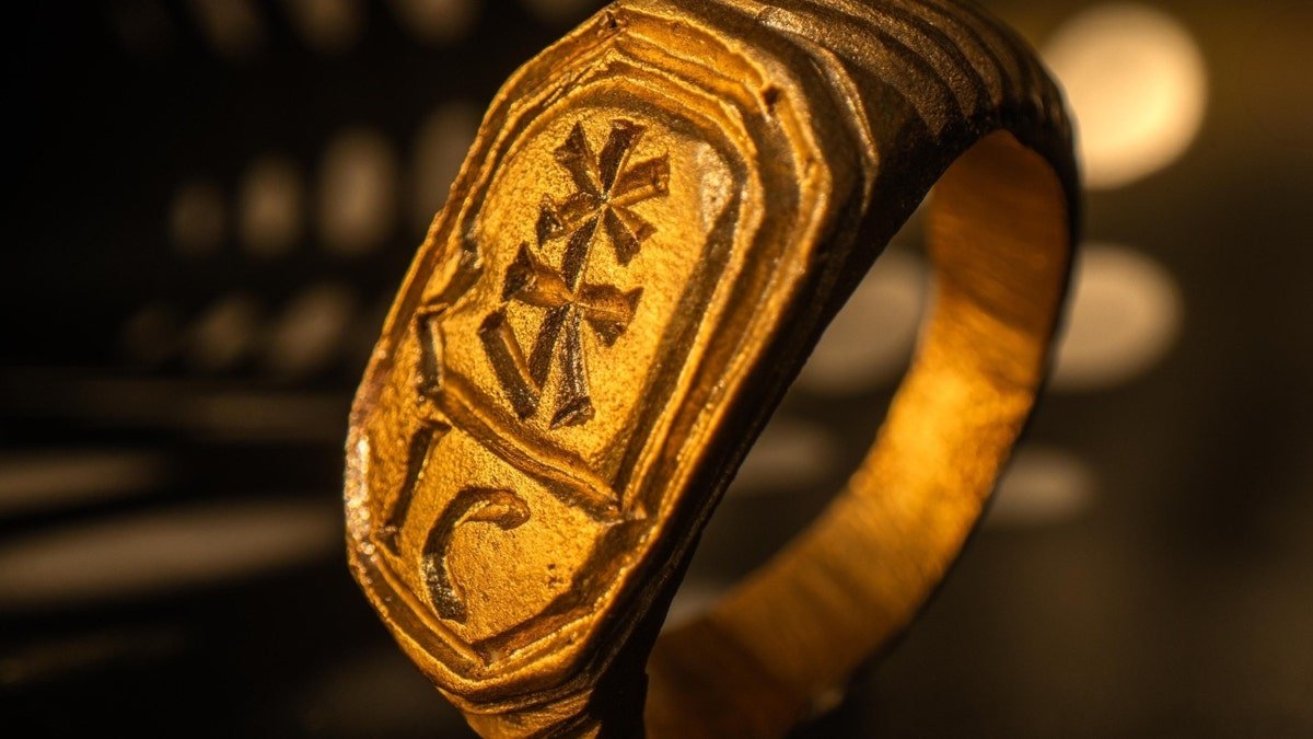 Brass ring details