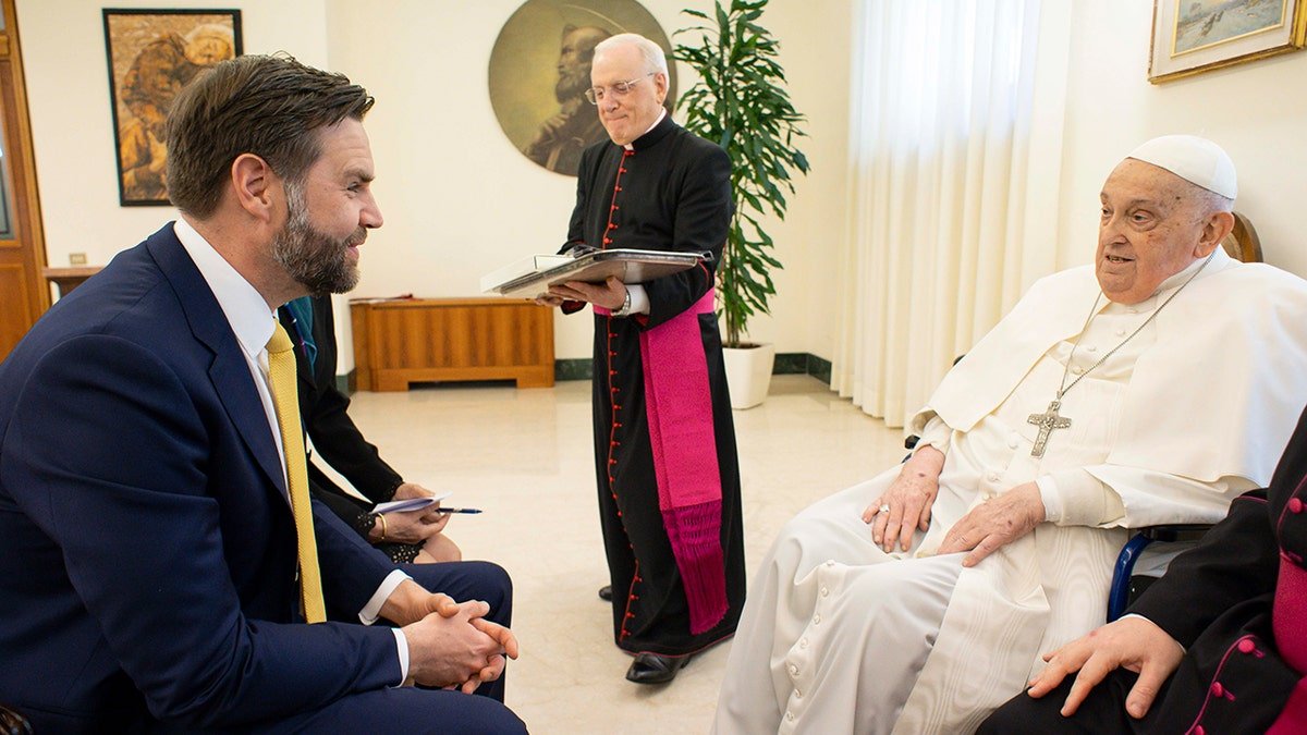 Vance meets Pope Francis