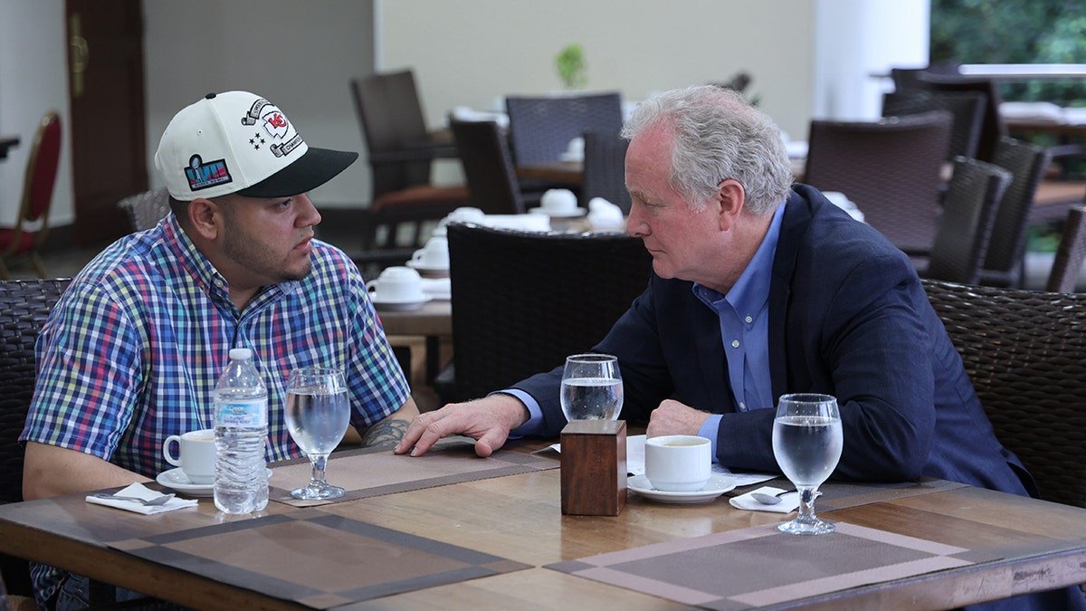 Abrego Garcia, left, with Sen. Van Hollen at table