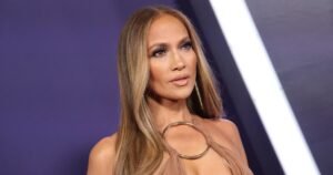 Jennifer Lopez’s Flip-Flops Are Glam AF — Copy the Look With This  Version