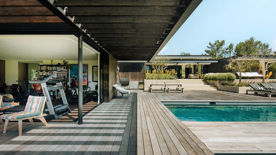 duchovny indoor outdoor home