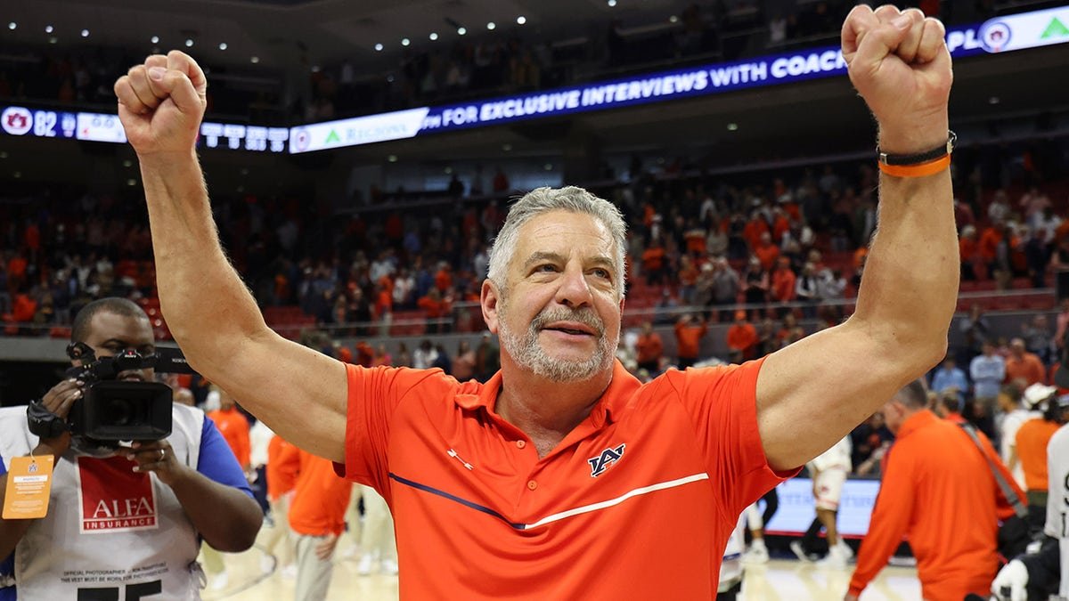 Bruce Pearl vs Georgia
