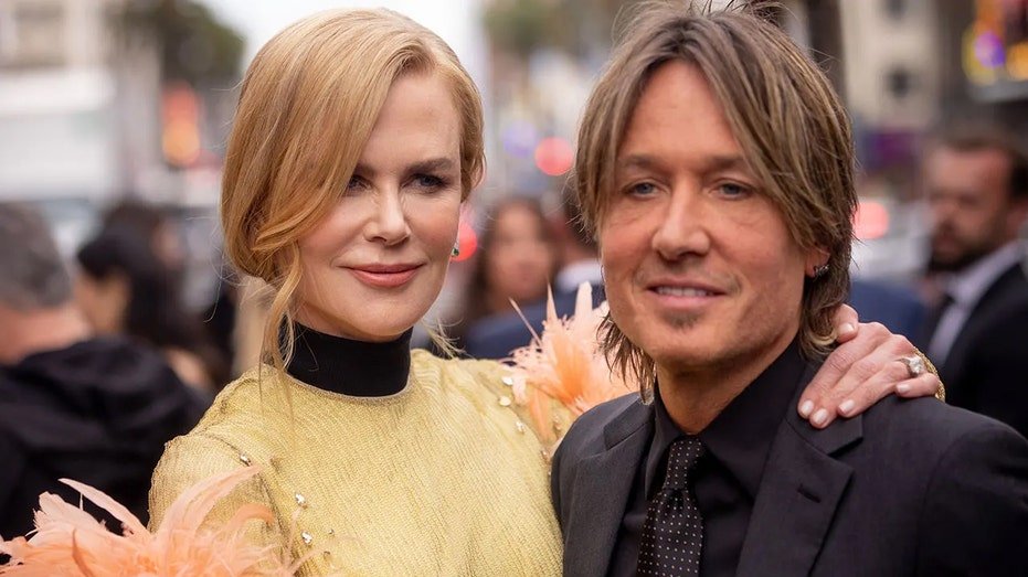 Nicole Kidman and Keith Urban smiling