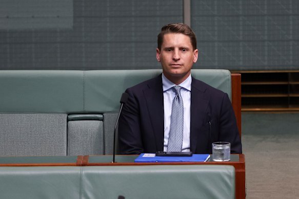 Liberal MP Andrew Hastie has withdrawn from the contest to replace Sussan Ley as Liberal Party leader.