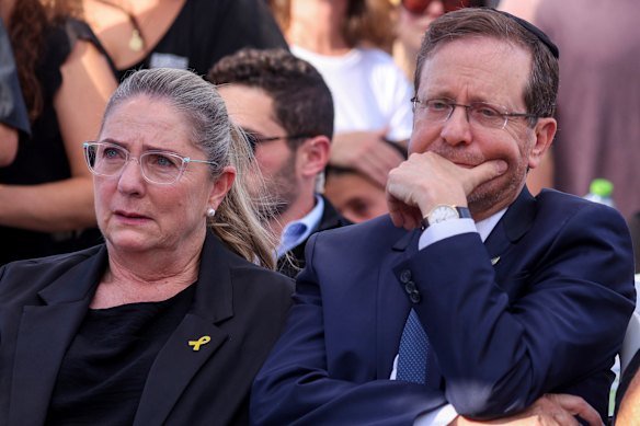 Herzog with his wife Michal at the funeral of a hostage who was killed in Hamas capitivity in 2024.