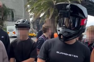 Sydney Harbour Bridge e-bike convoy sparks chaos