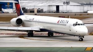 Delta flight abruptly makes midair U-turn after smoke reported from engine