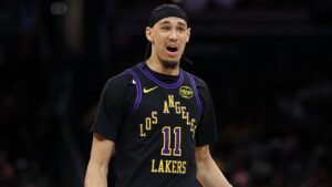 Lakers center suspended after shoving Wizards mascot before game