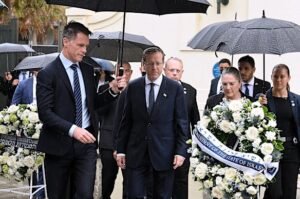 Israeli president says antisemitism a global emergency, lays wreath at Bondi