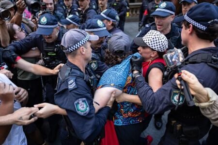 Israeli President continues Sydney visit; NSW Police, pro-Palestine protesters clash in Sydney CBD
