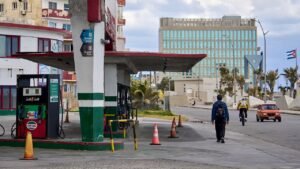 Nicaragua blocks pathway used by Cuban migrants to reach the US