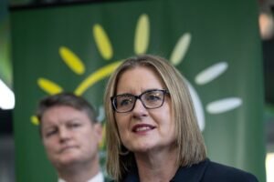 Victorian teachers threaten to strike as pay talks stall