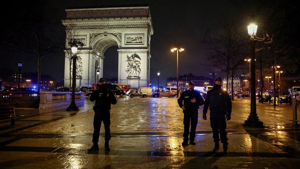 Terror convict recently released shot dead by Paris police after alleged knife attack near Arc de Triomphe