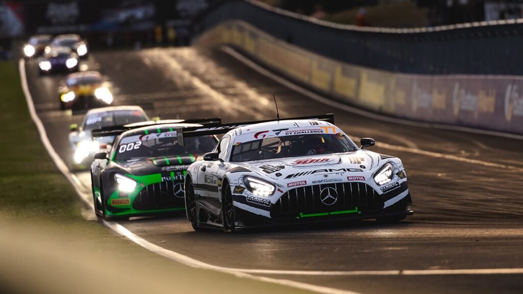 Horrifying crash brings out red flag during endurance race Horrifying crash brings out red flag during endurance race