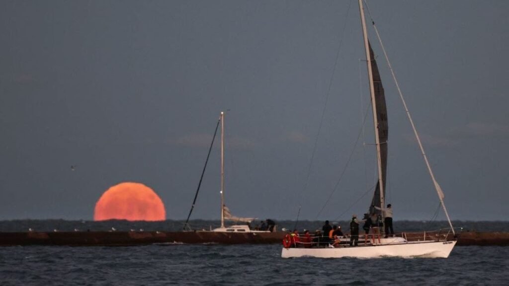 Shipwreck hunter finds luxury steamer that sank in Lake Michigan in 1872 Shipwreck hunter finds luxury steamer that sank in Lake Michigan in 1872