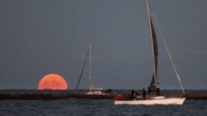 Shipwreck hunter finds luxury steamer that sank in Lake Michigan in 1872 Shipwreck hunter finds luxury steamer that sank in Lake Michigan in 1872