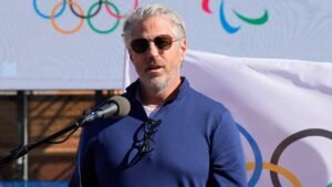 Mayor calls on Los Angeles Olympics chief to resign amid Epstein controversy Mayor calls on Los Angeles Olympics chief to resign amid Epstein controversy