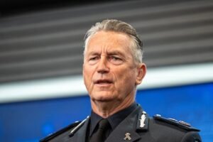 Royal Australian College of General Practitioners accuses Victoria Police of putting public safety at risk with recruiting responsibility shift to GPs