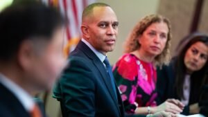 Top Maryland Democrat defies Jeffries on mid-cycle redistricting push to boot state’s lone Republican Top Maryland Democrat defies Jeffries on mid-cycle redistricting push to boot state’s lone Republican