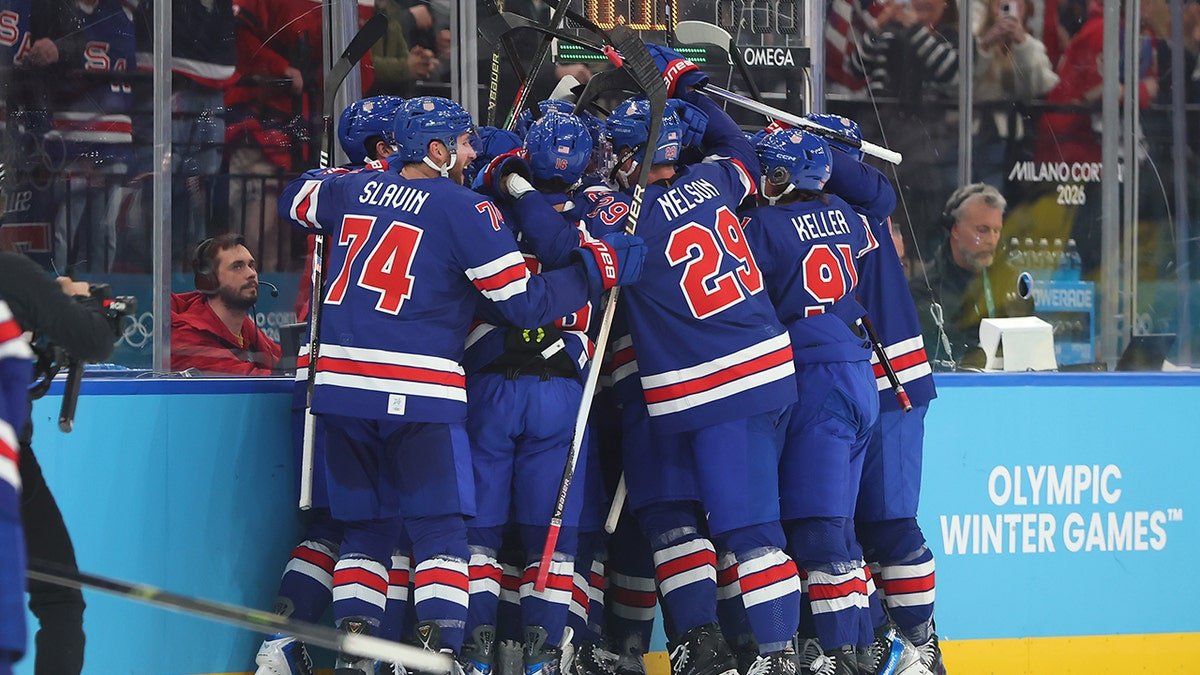USA huddles after win