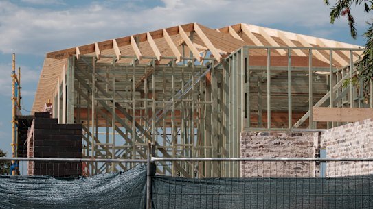 Victorian-based builders were licensed using fraudulent documents and mutual recognition arrangements with Queensland authorities, the County Court has heard. 