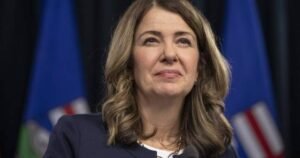 Danielle Smith defends plan to withhold funding for Alberta judges