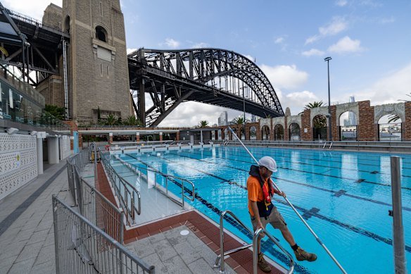 The report pointed to North Sydney Olympic Pool as an example of a council-delivered project with cost blowouts and delays.