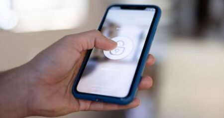 Proposed cellphone ban during Kelowna council meetings faces overwhelming pushback