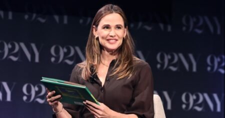 Jennifer Garner Ditched Stiff Jeans for This Comfy, Polished Trouser Style