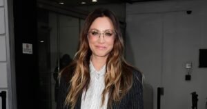 Kaley Cuoco Beats Skin Jet Lag With This  K-Beauty Face Mask