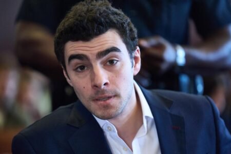 Luigi Mangione shouts toward reporters in courtroom outburst after NY judge sets trial date Luigi Mangione shouts toward reporters in courtroom outburst after NY judge sets trial date