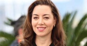 Aubrey Plaza Stayed Warm and Chic in Aspen With These  Cashmere Tights