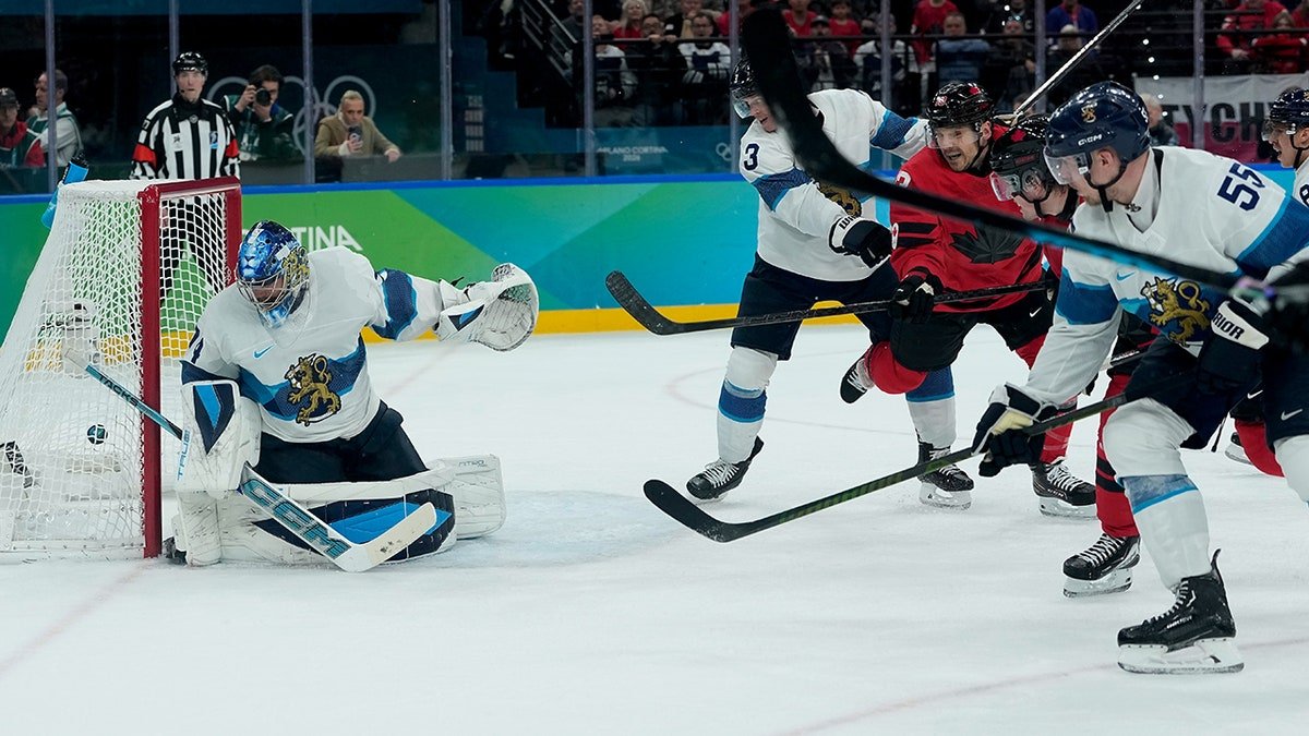 Nathan MacKinnon scores